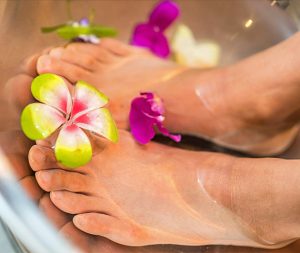 Balinesische Fussbehandlung, entspannend, energiespendend. Bei Fusspflege Julmy in Tafers